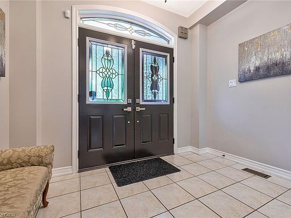 4th image of 241 Duff Cres
