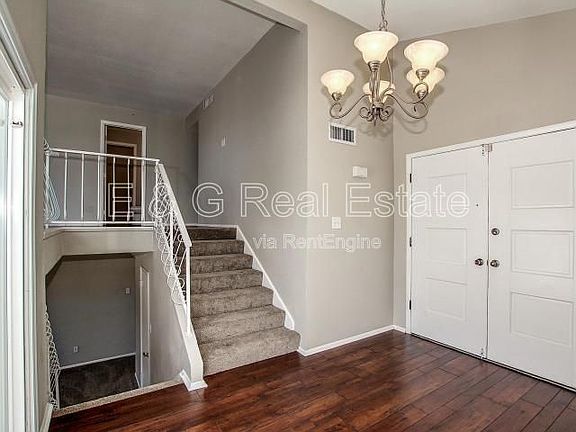4th image of 417 E Greenway Dr