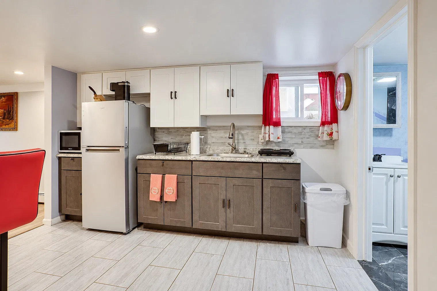 2 bed, 1.0 bath, 1496 sqft, $3,290 — Photo 3