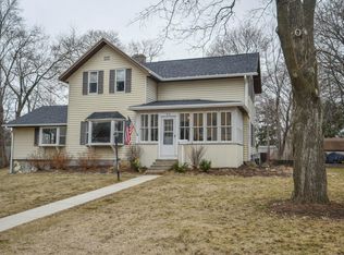 810 E Capitol Dr, Hartland, WI 53029