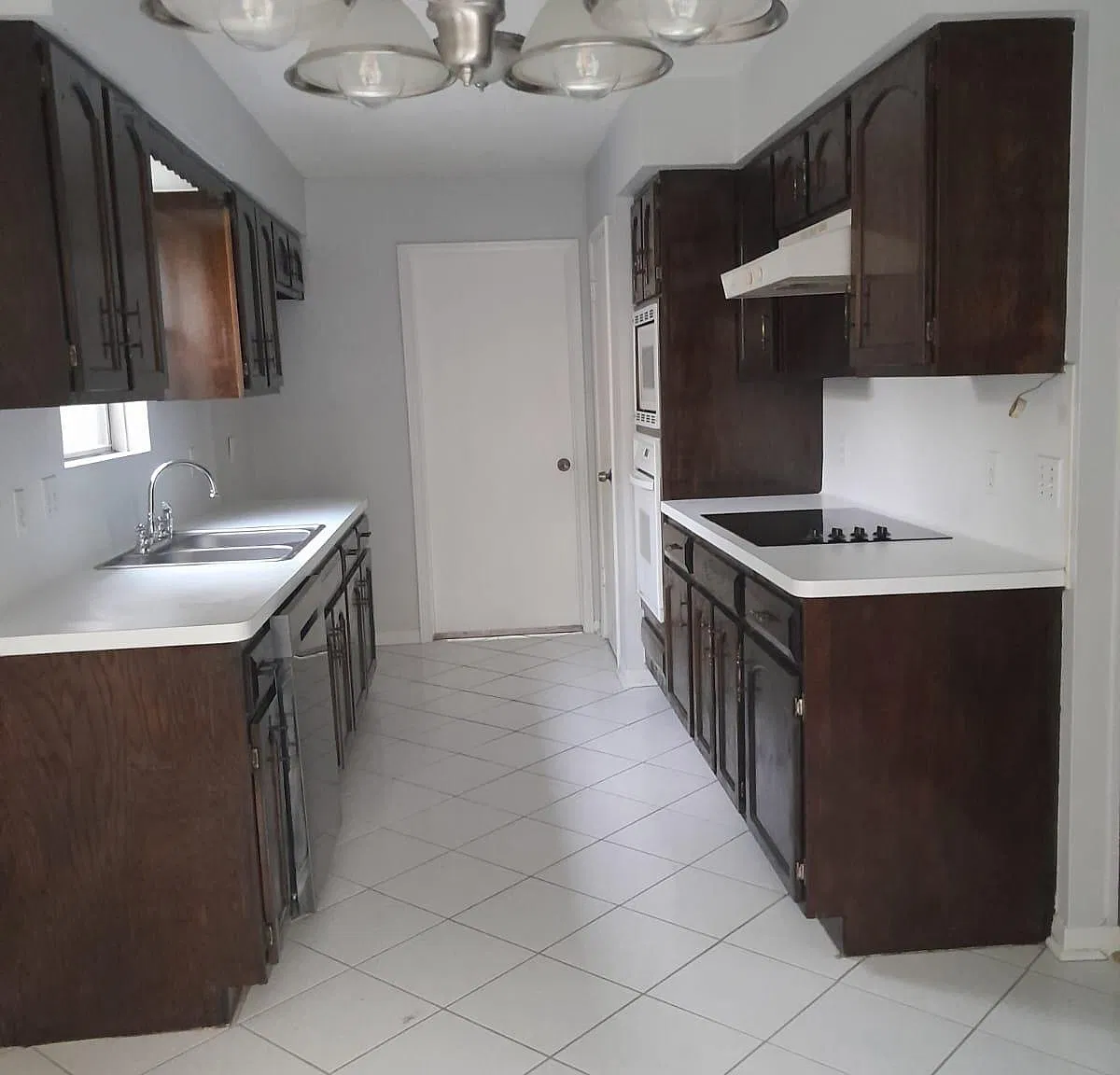 834 Voyager Dr — Photo 2