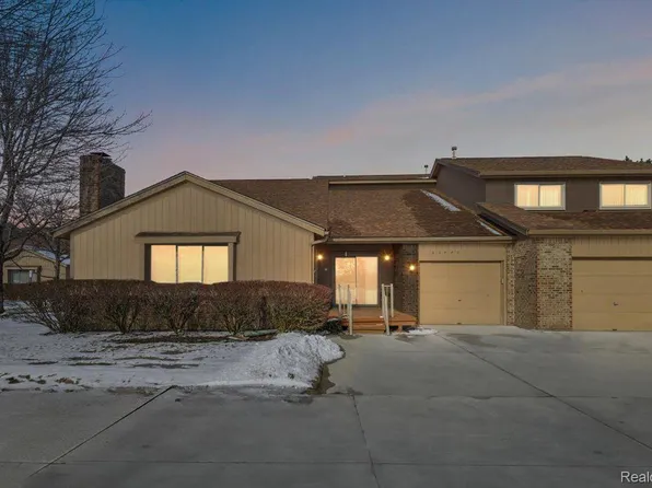 37430 N Laurel Park Dr, Livonia, MI 48152
