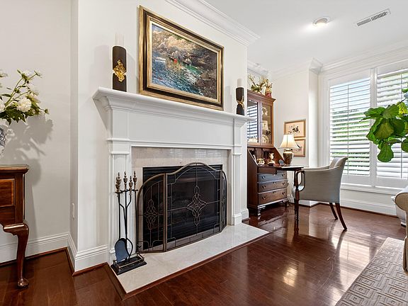 4th image of 2801 Glenwood Gardens Ln Unit 203