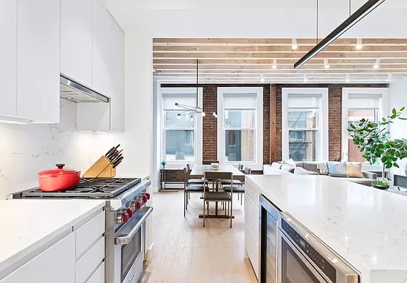 4th image of 9 N Moore St APT 4