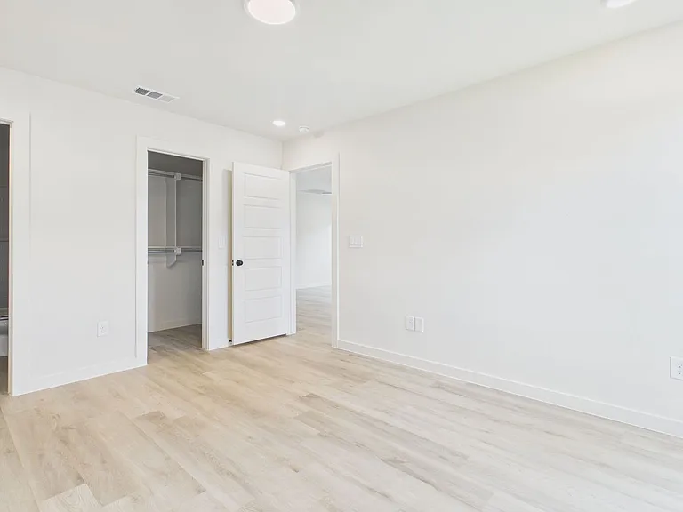 8911 Hockley St — Photo 15