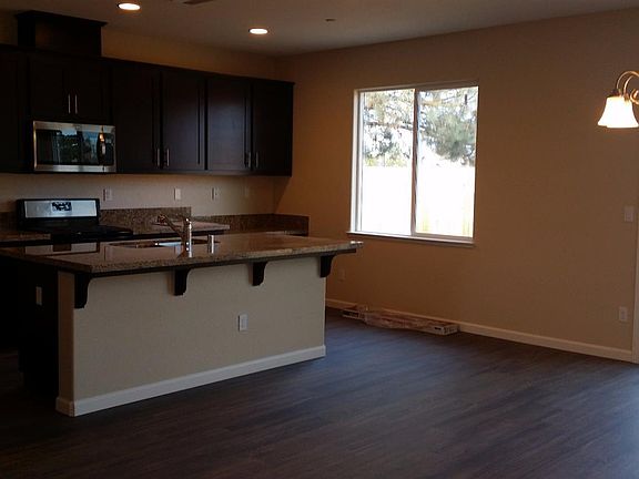 3rd image of 951 Rushmore Dr