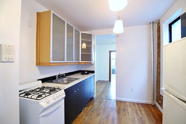 Rented by Julianna Realty Corp | media 18