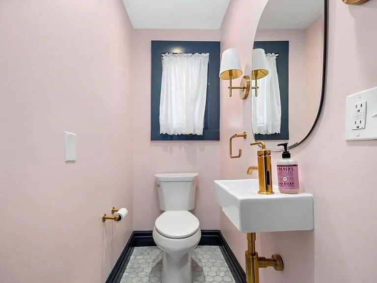 212 Wellington St — Photo 7