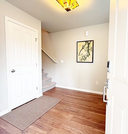 4th image of 298 NE Tronson Cir