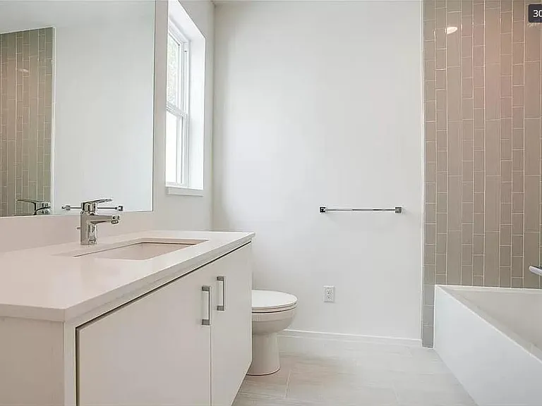 2308 N Prairie Ave — Photo 30