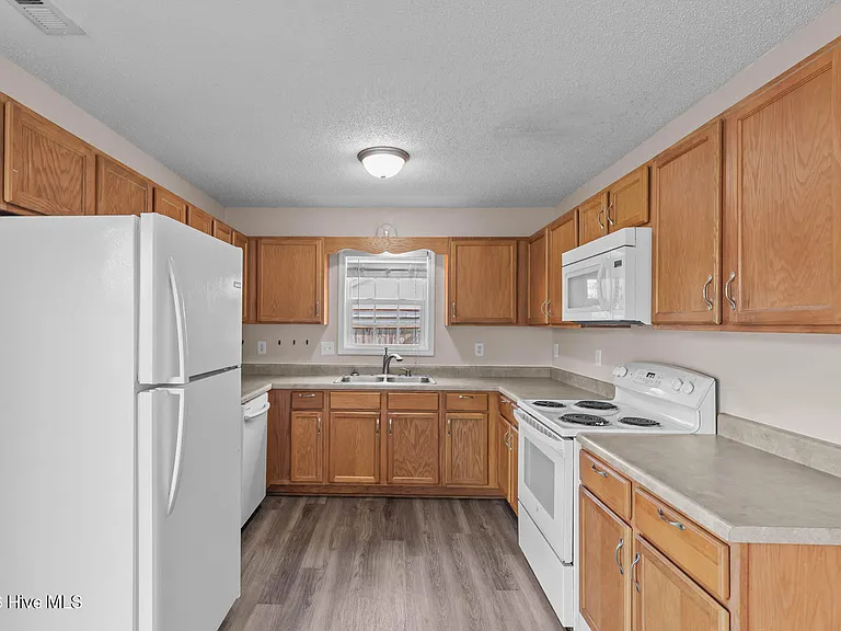 303 Mann St — Photo 13