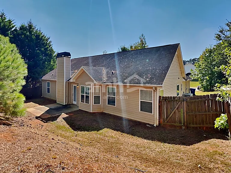 303 Cole Creek Dr — Photo 18