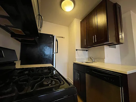 Rented by Hillel Realty Group | media 4