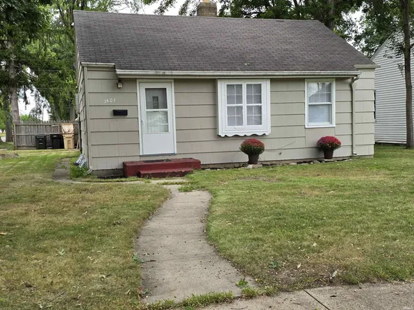 1403 Sorin St, South Bend, IN 46617