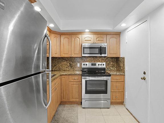 5th image of 800 West Ave APT 506