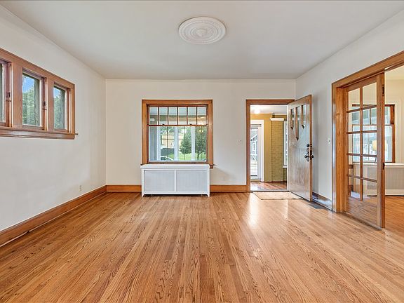 5th image of 1523 Oakwood Ave