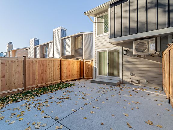 4th image of 952 28th St NE #952
