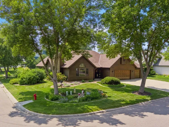 8645 Jenner Ln S, Cottage Grove, MN 55016