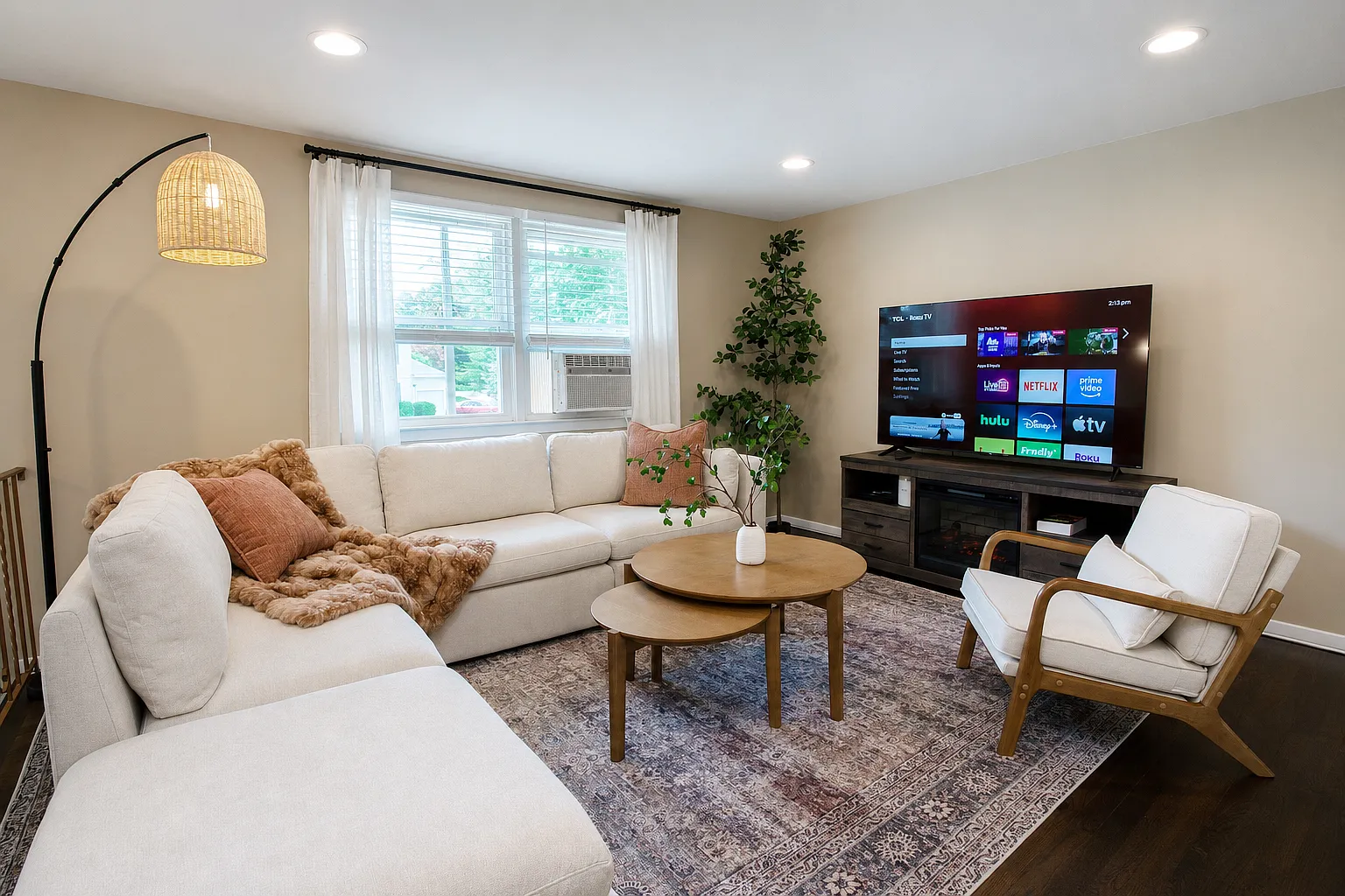 3 bed, 1500 sqft, $5,600 — Photo 1