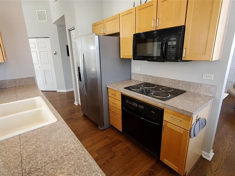 475 W 12th Ave #8H — Photo 14