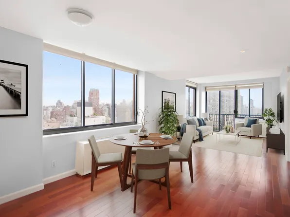 343 East 74th Street PH2A image 2 of 10