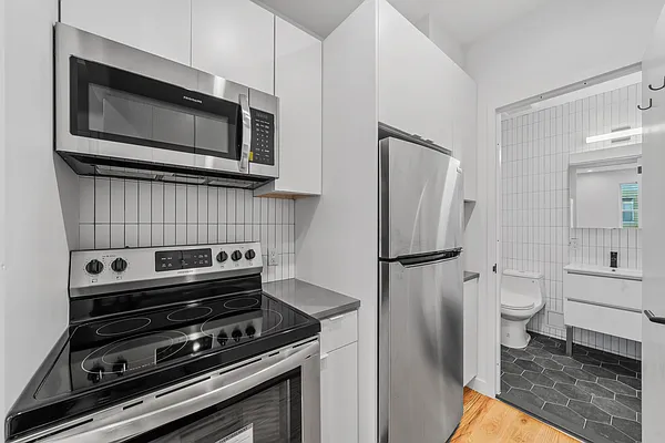 Rented by Charney Real Estate LLC | media 16