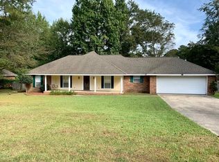 74 Sandy Ln, Hattiesburg, MS 39402