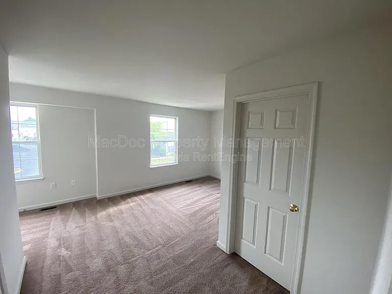 10910 Coreys Way — Photo 14
