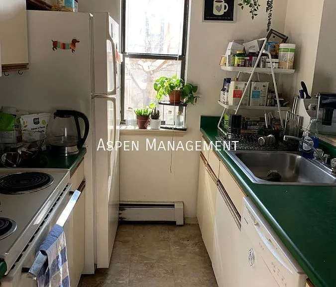 1811 22nd St #6 — Photo 3