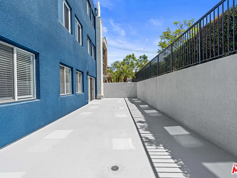 16100 W Sunset Blvd #109 — Photo 9
