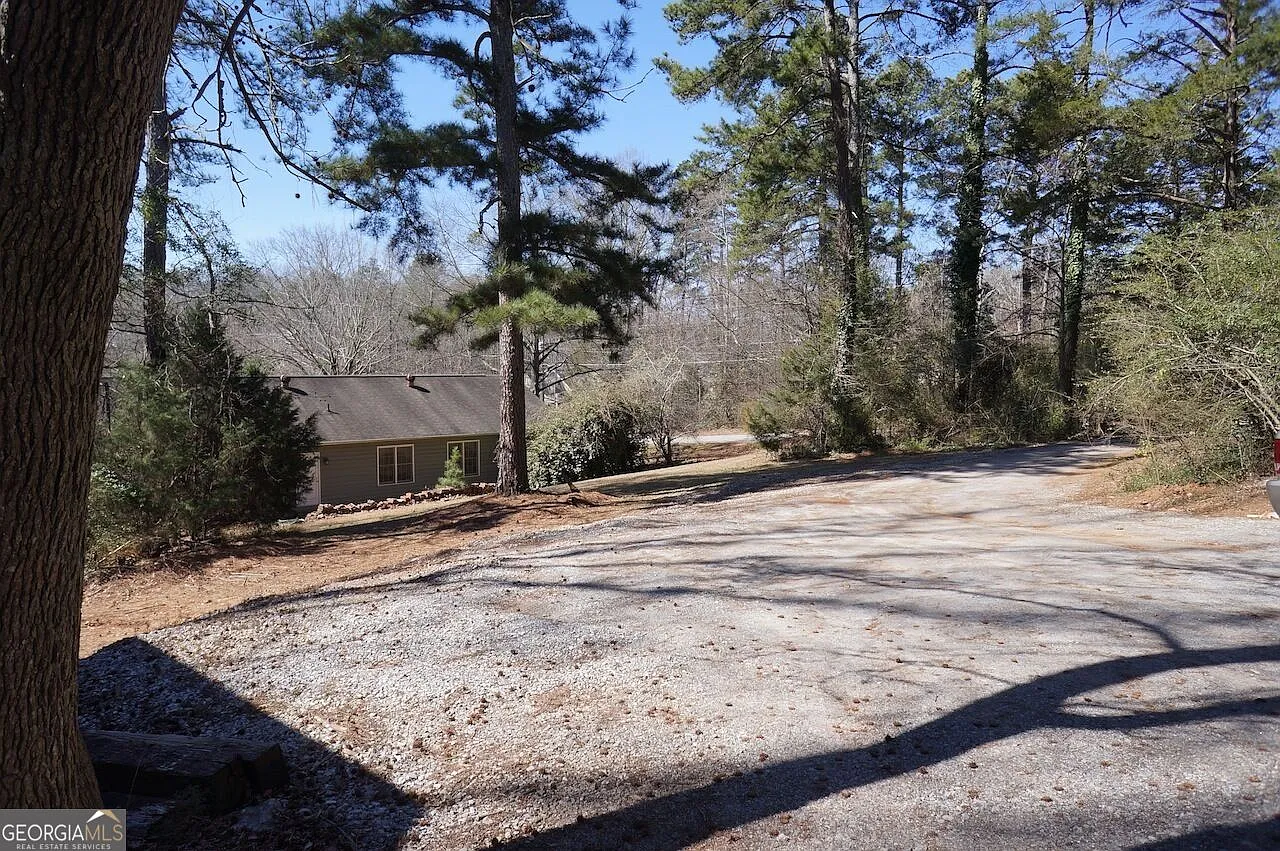 2 bed, 1.5 bath, 722 sqft, $1,125 — Photo 2