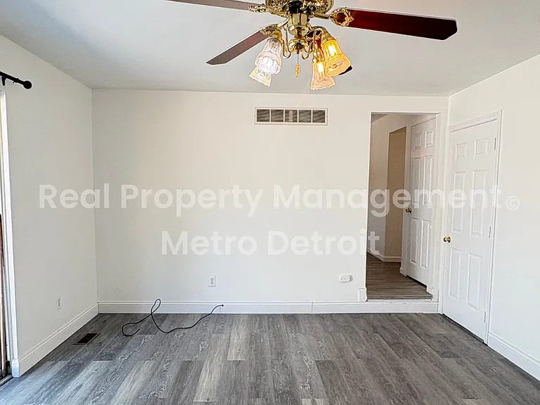 6994 York St — Photo 9