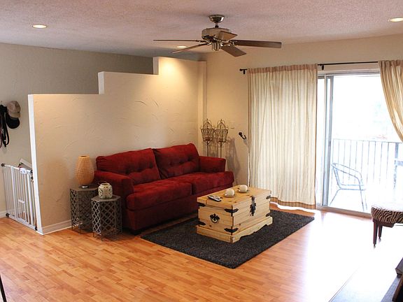 3rd image of 112 Gardens Dr APT 202