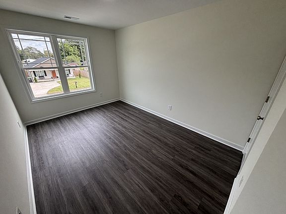 2nd image of 606 S Blackmon St