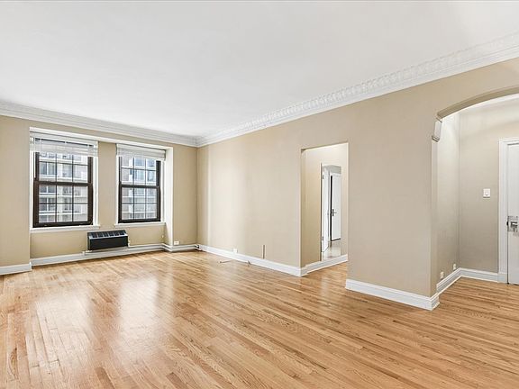 4th image of 6101 N Sheridan Rd APT 14D