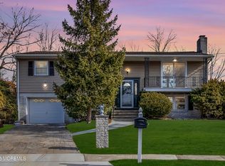 14 Burdge Dr, Howell, NJ 07731