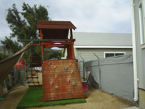 3rd image of 10515 Topanga Canyon Blvd