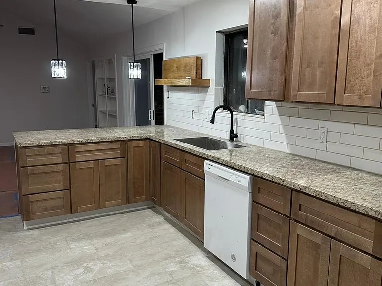 431 Evergreen Dr — Photo 2