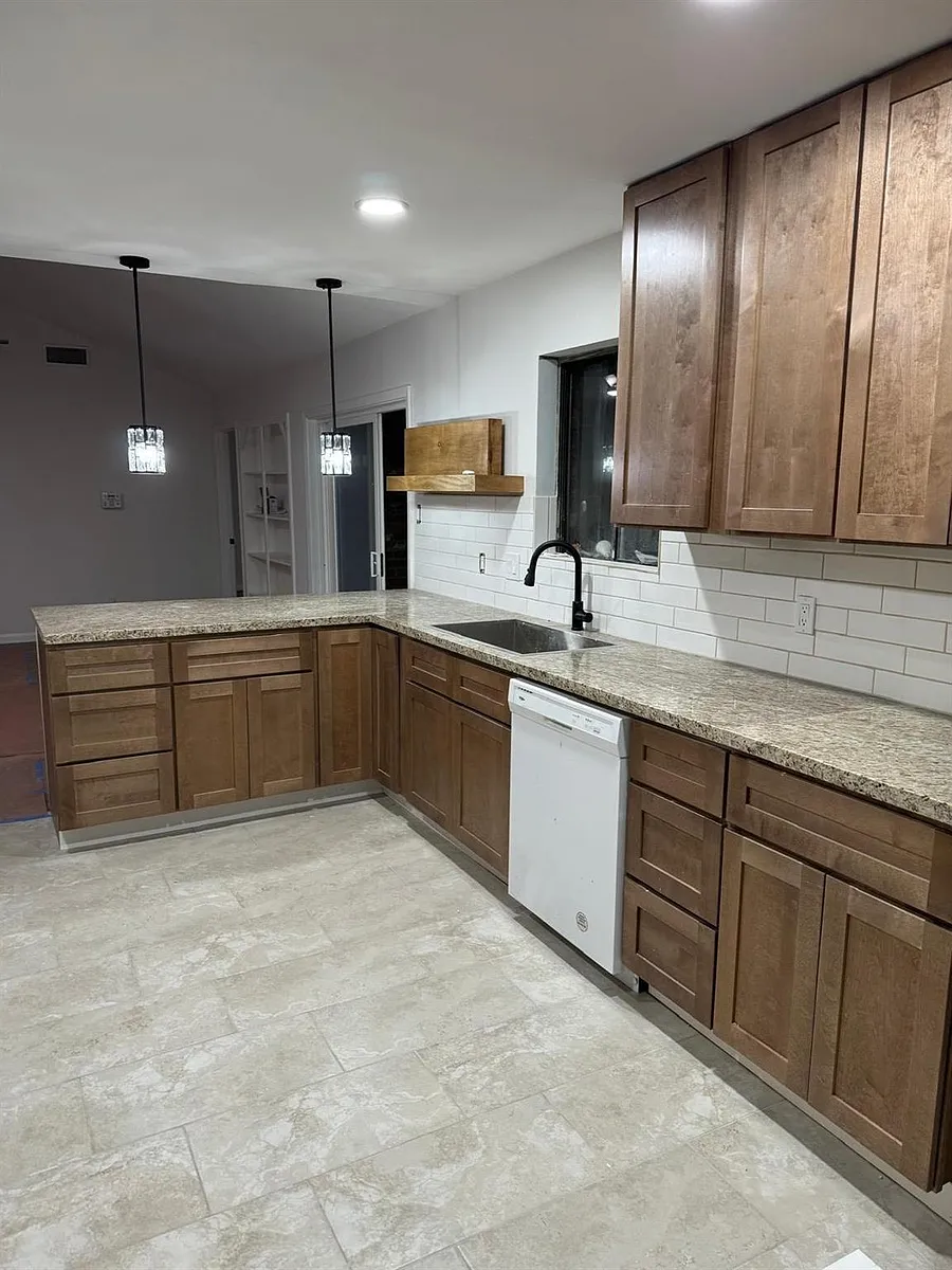 Building Photo - 431 Evergreen Dr