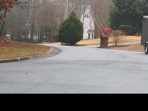 4th image of 801 Thousand Oaks Dr