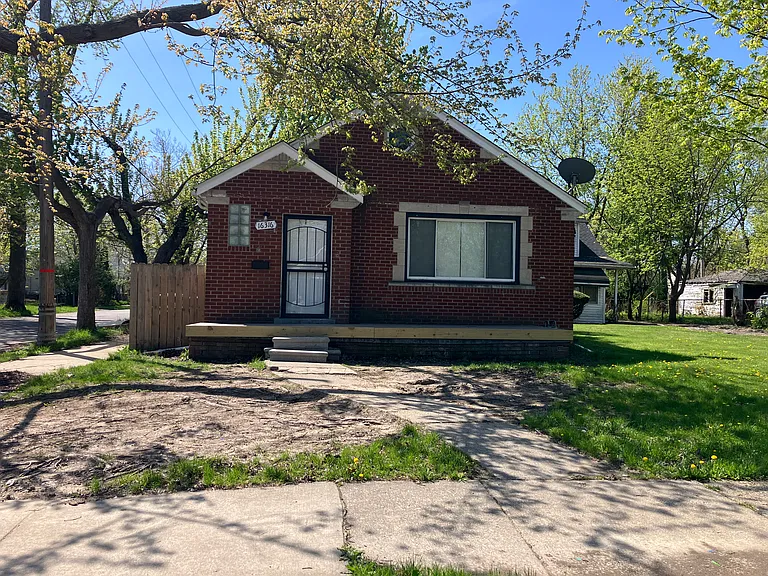 16316 Manning St — Photo 1