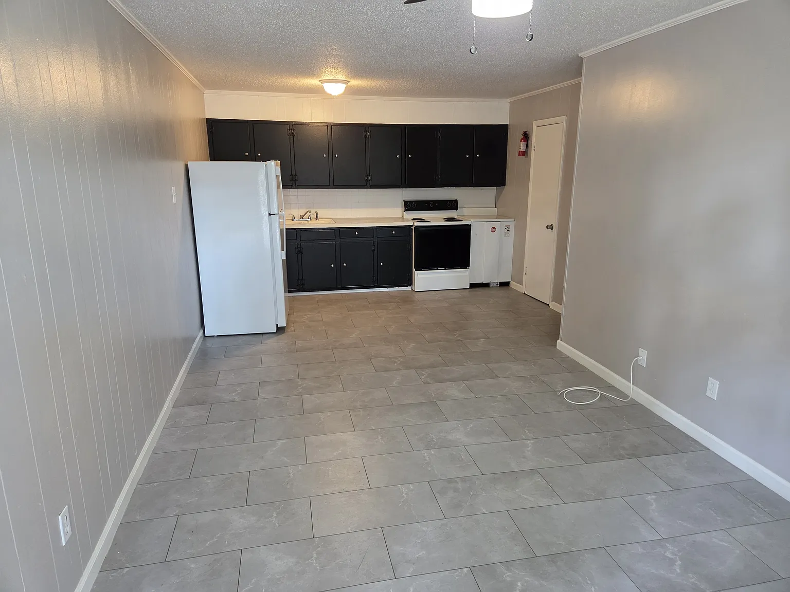 Avenue E Apartments - A8 — Photo 2