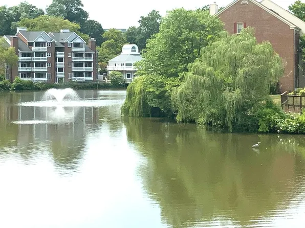 7594 Lakeside Village Dr APT M, Falls Church, VA 22042
