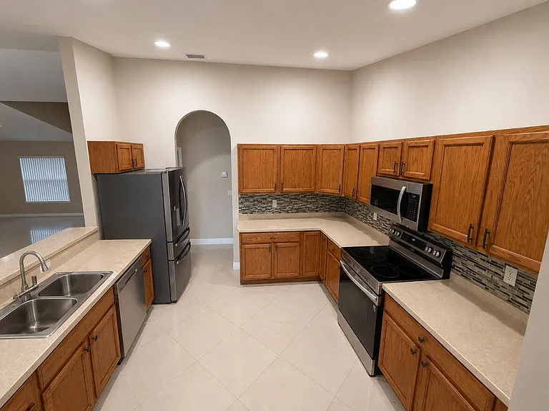1481 SW Jacksonville Ave — Photo 9