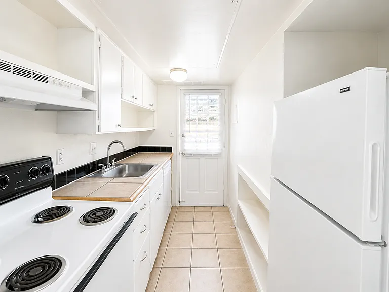Oak Park Apartments — Photo 58