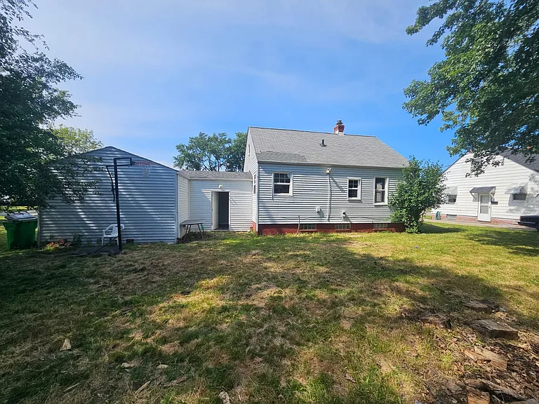 20630 Morris Ave — Photo 3