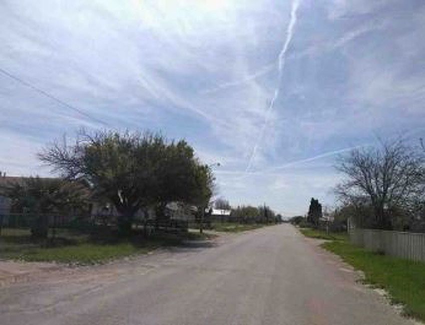 Exterior Neighborhood (street photo)