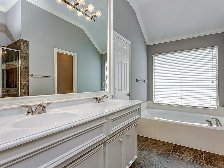 2649 Helena St — Photo 24