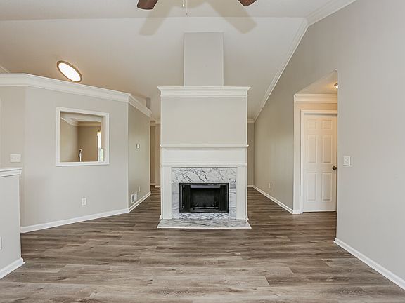 4th image of 215 Ashland Manor Dr