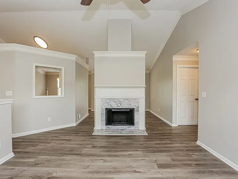 215 Ashland Manor Dr — Photo 4